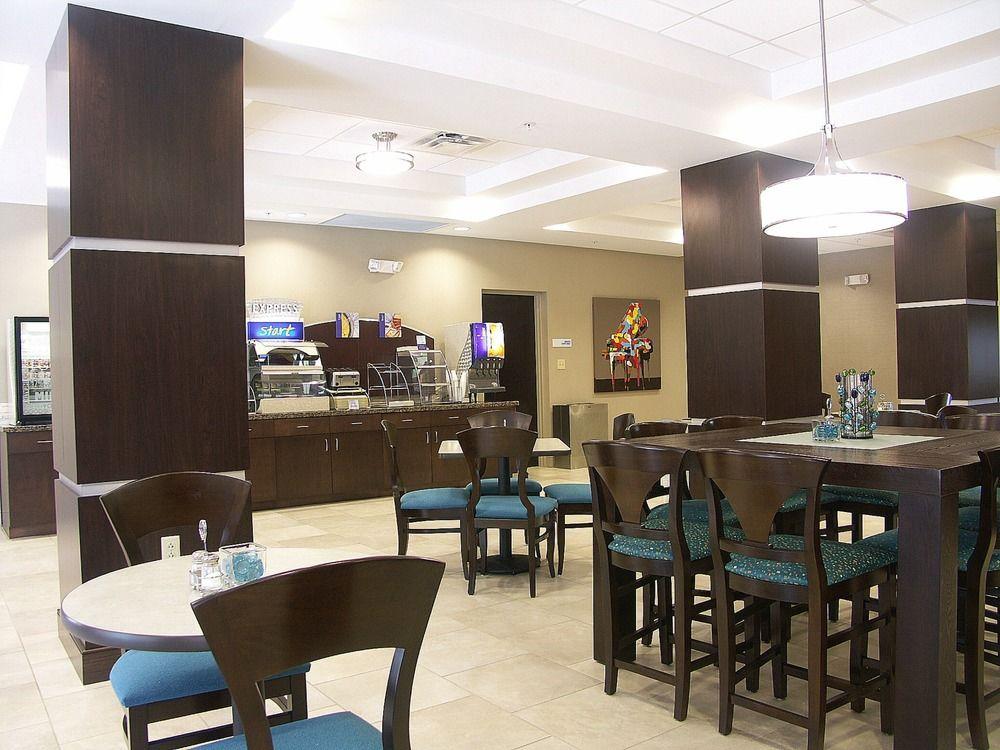 Holiday Inn Express & Suites - Cleveland Northwest By Ihg Buitenkant foto