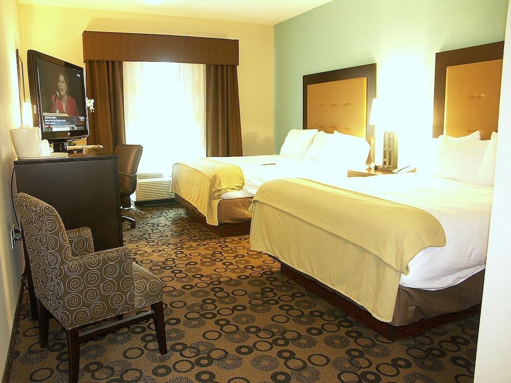 Holiday Inn Express & Suites - Cleveland Northwest By Ihg Buitenkant foto