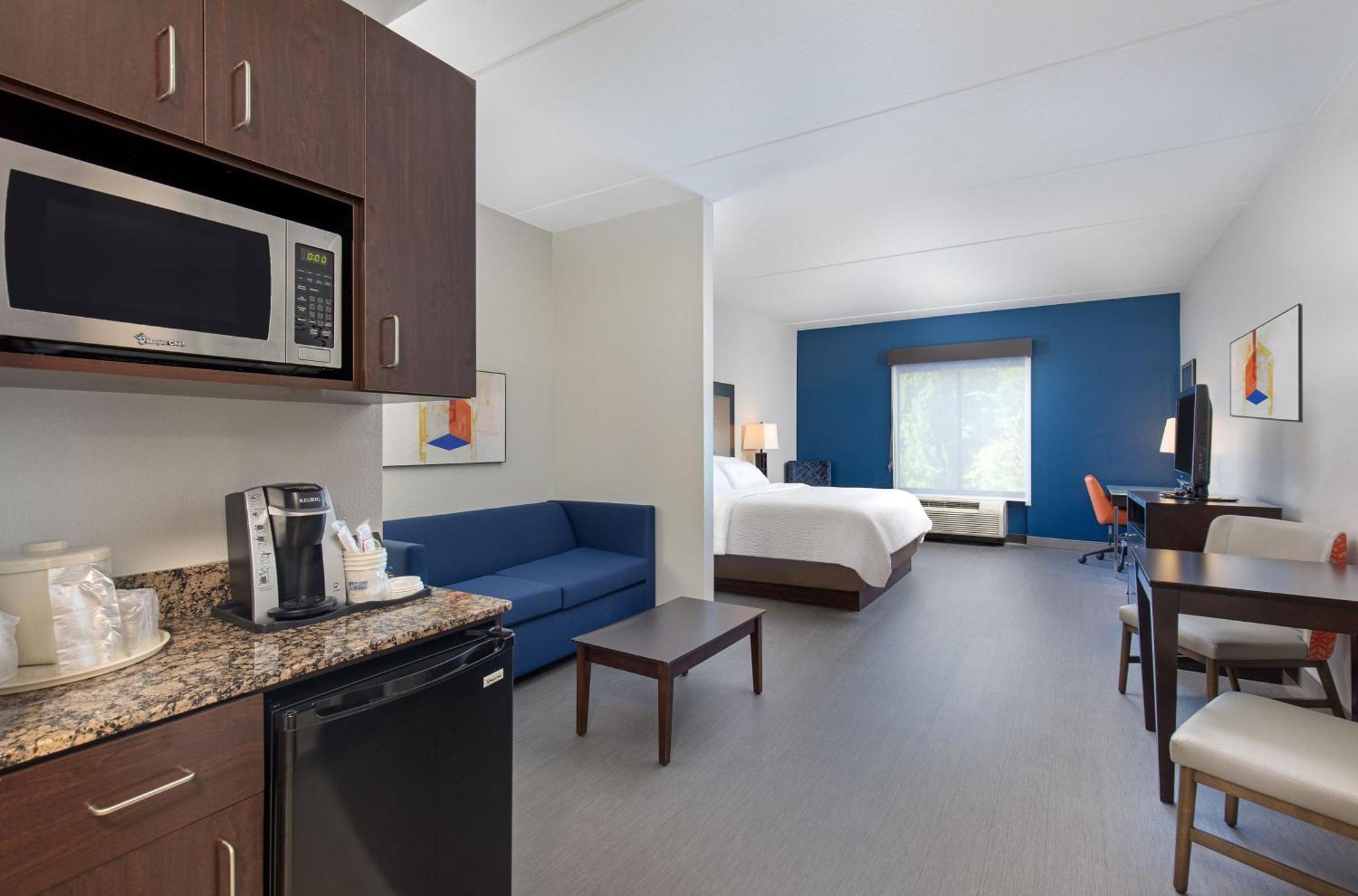Holiday Inn Express & Suites - Cleveland Northwest By Ihg Buitenkant foto