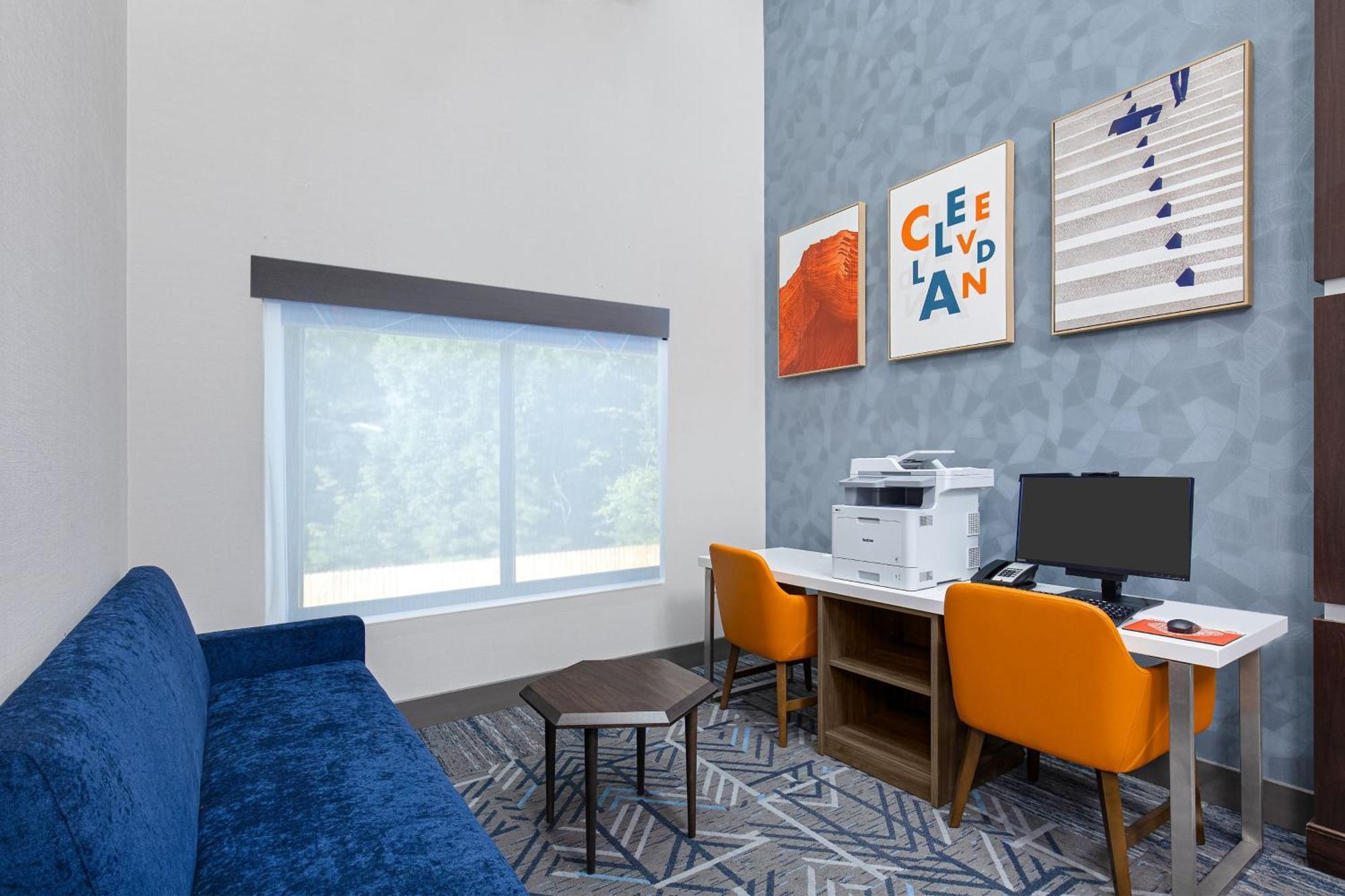 Holiday Inn Express & Suites - Cleveland Northwest By Ihg Buitenkant foto