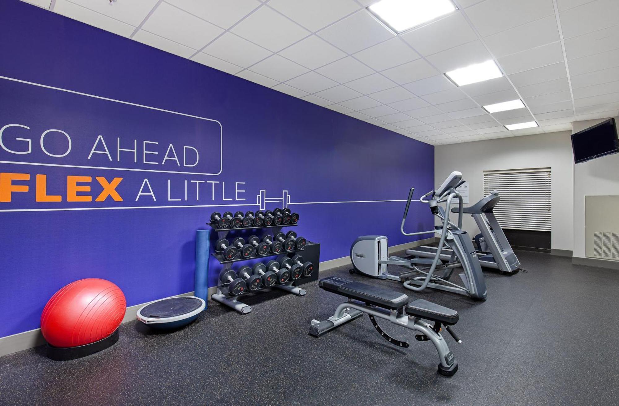 Holiday Inn Express & Suites - Cleveland Northwest By Ihg Buitenkant foto