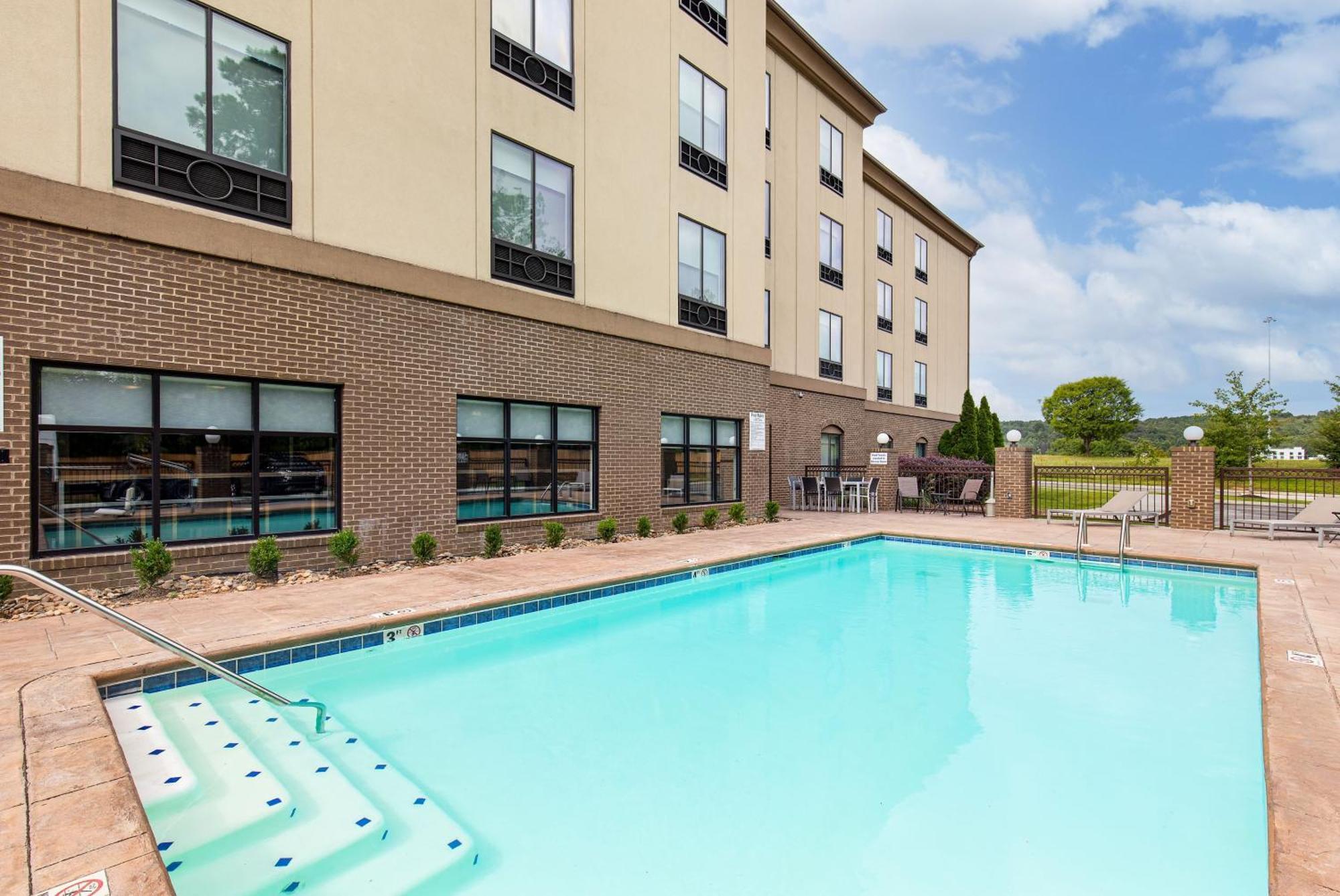 Holiday Inn Express & Suites - Cleveland Northwest By Ihg Buitenkant foto