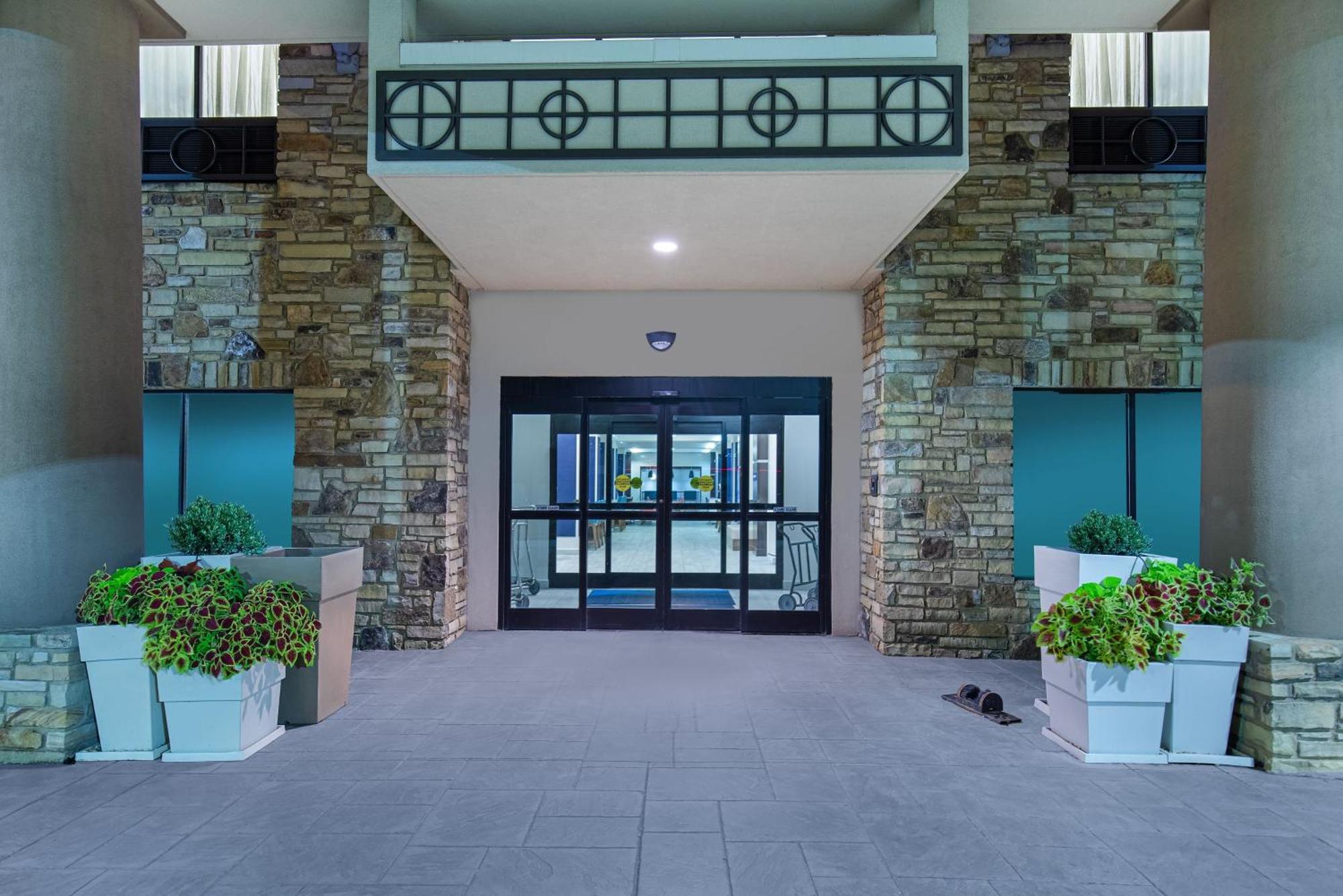 Holiday Inn Express & Suites - Cleveland Northwest By Ihg Buitenkant foto