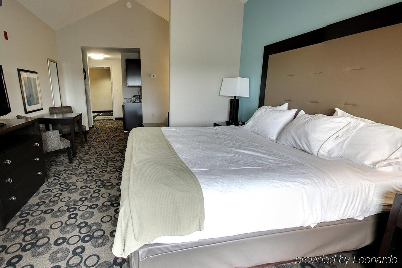Holiday Inn Express & Suites - Cleveland Northwest By Ihg Buitenkant foto