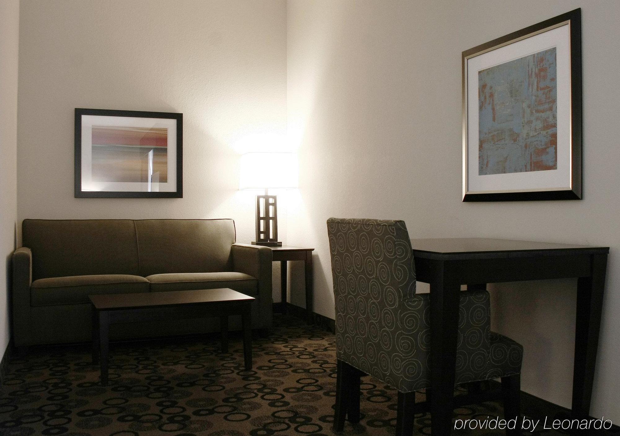 Holiday Inn Express & Suites - Cleveland Northwest By Ihg Buitenkant foto