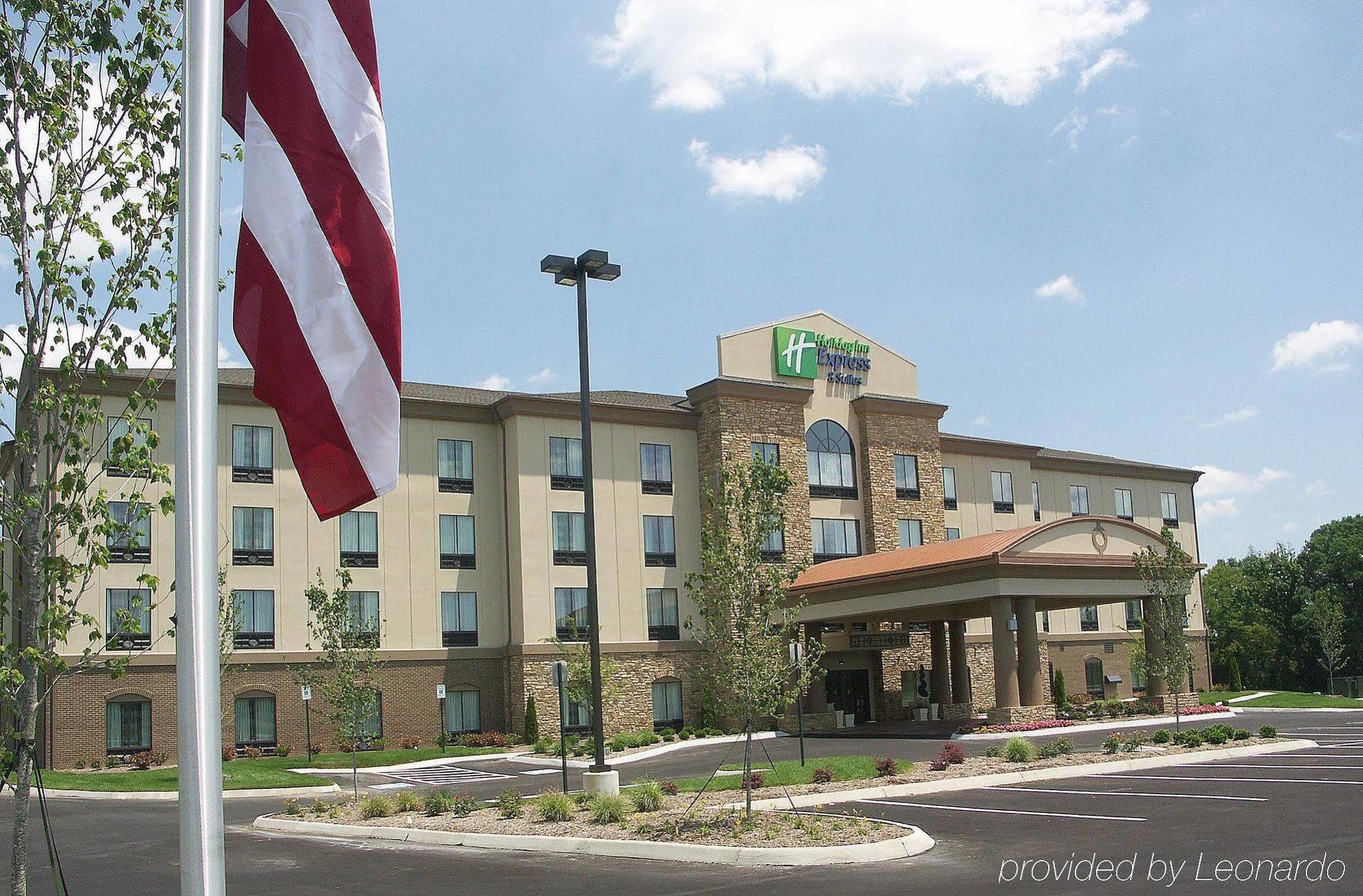 Holiday Inn Express & Suites - Cleveland Northwest By Ihg Buitenkant foto