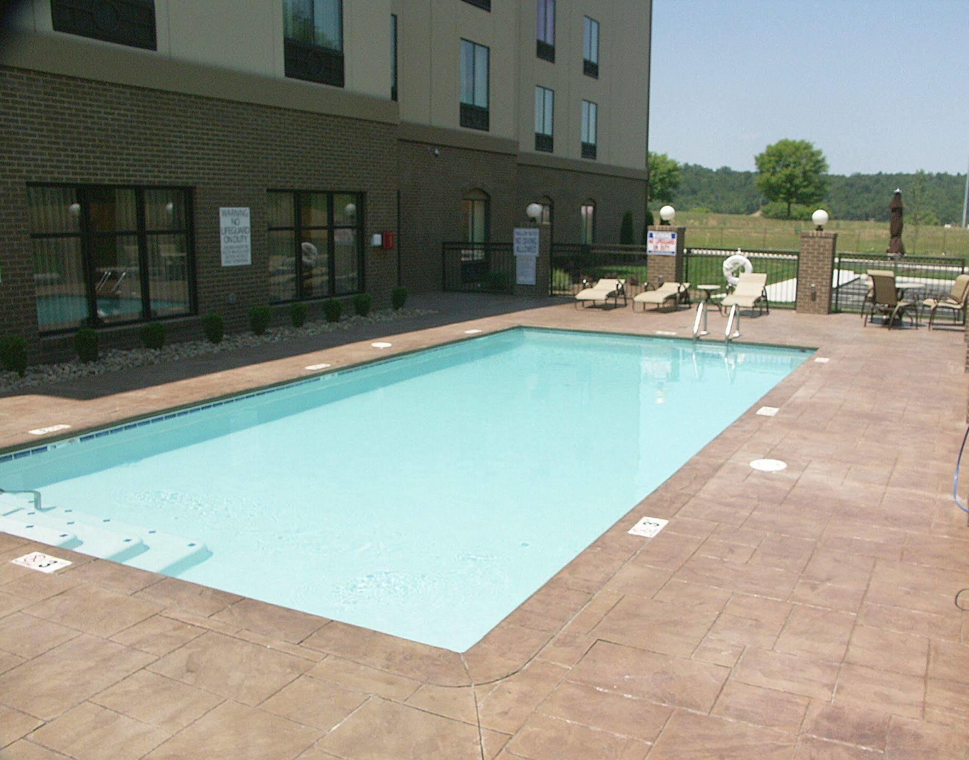 Holiday Inn Express & Suites - Cleveland Northwest By Ihg Buitenkant foto