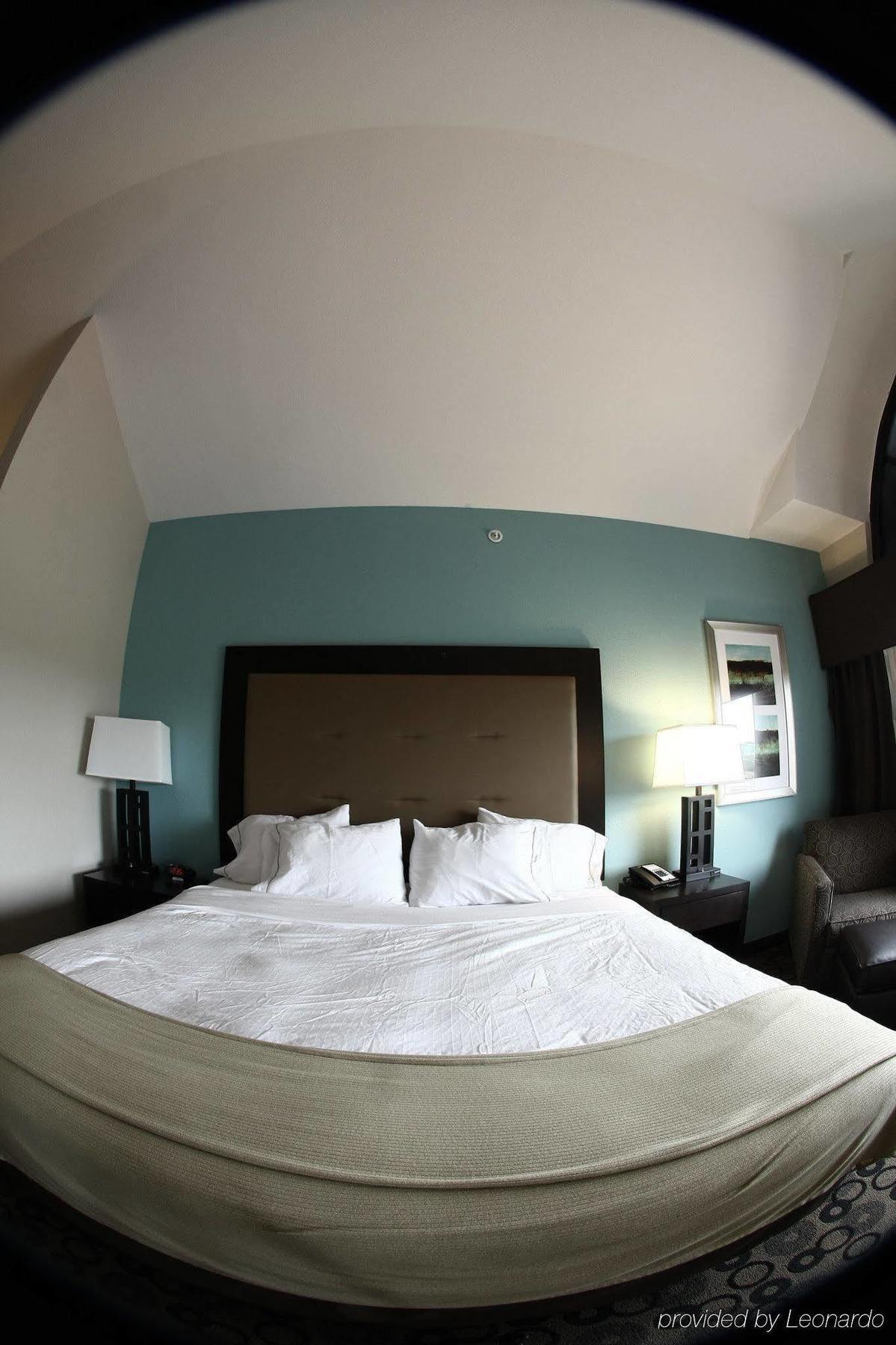 Holiday Inn Express & Suites - Cleveland Northwest By Ihg Buitenkant foto