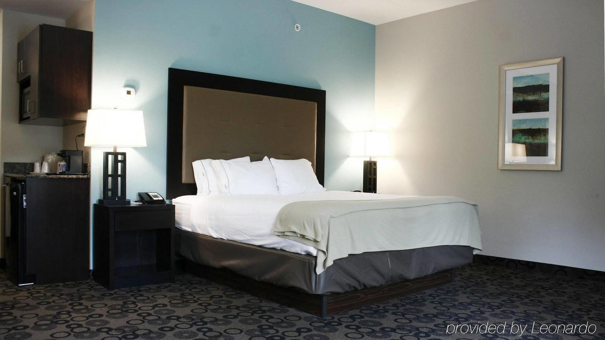 Holiday Inn Express & Suites - Cleveland Northwest By Ihg Buitenkant foto