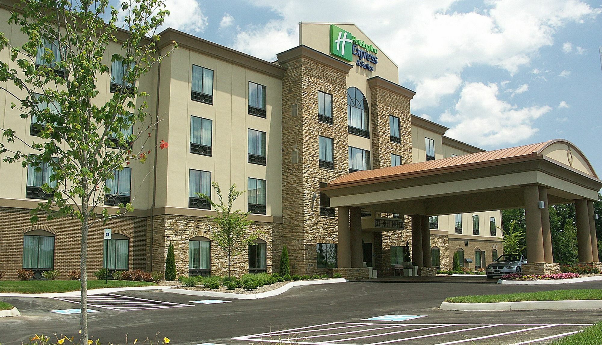 Holiday Inn Express & Suites - Cleveland Northwest By Ihg Buitenkant foto