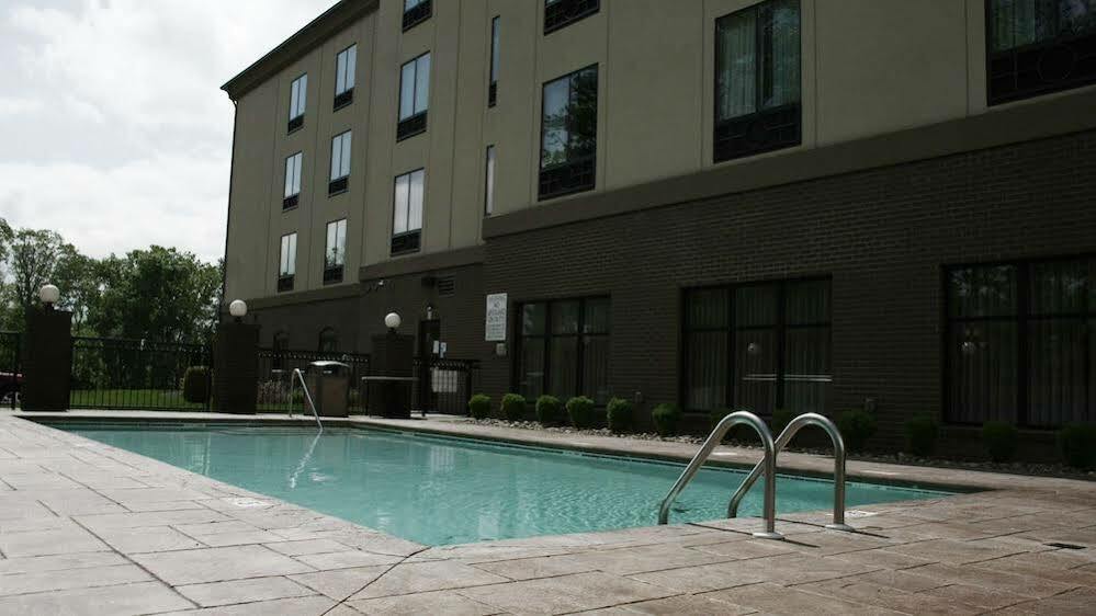 Holiday Inn Express & Suites - Cleveland Northwest By Ihg Buitenkant foto
