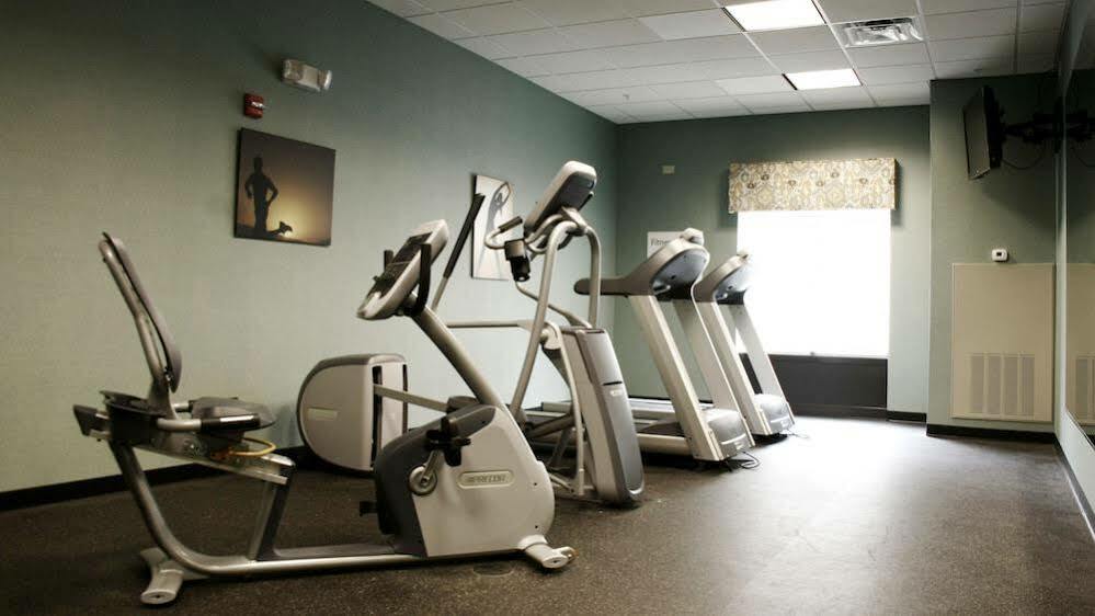 Holiday Inn Express & Suites - Cleveland Northwest By Ihg Buitenkant foto