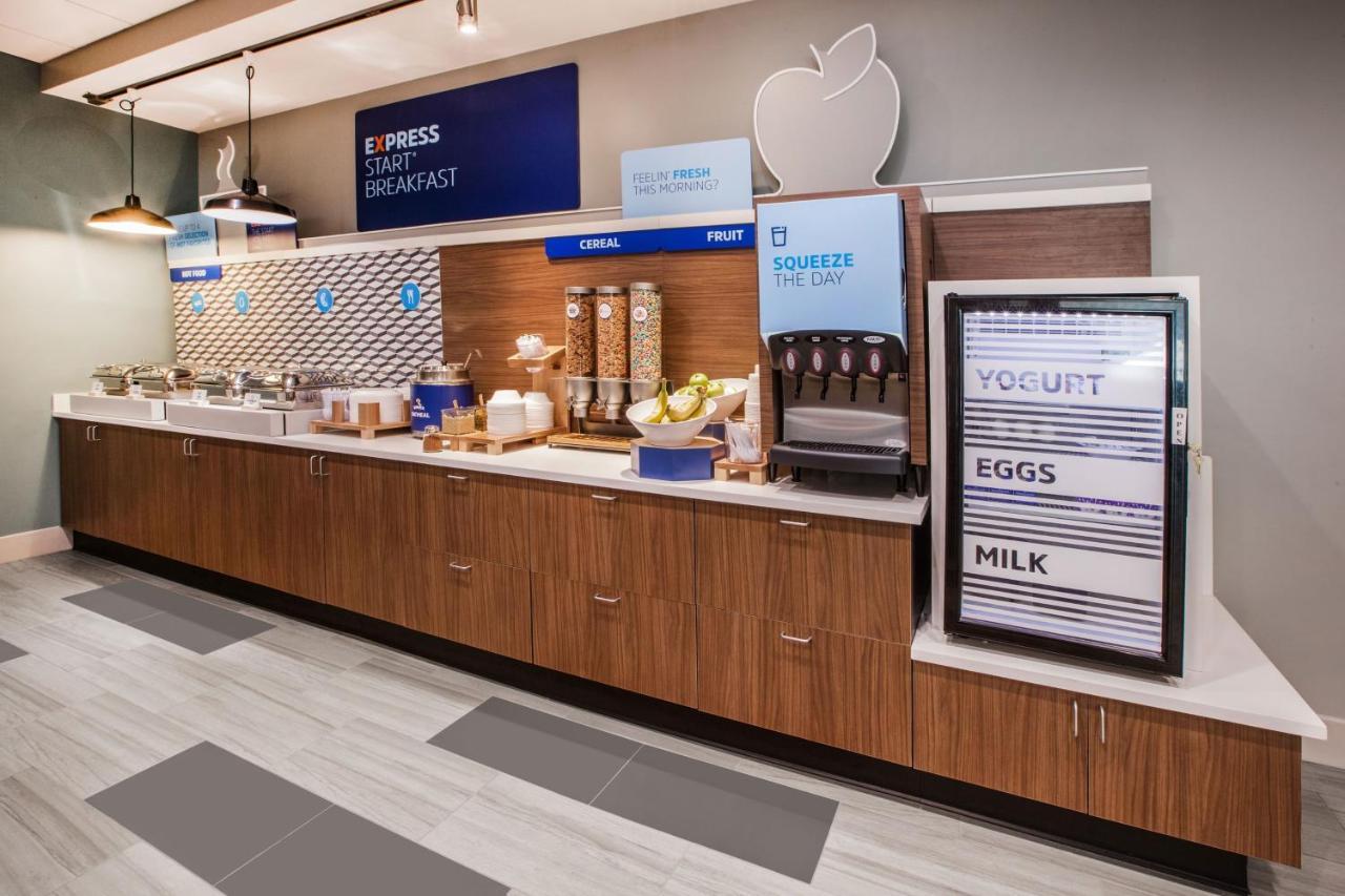 Holiday Inn Express & Suites - Cleveland Northwest By Ihg Buitenkant foto